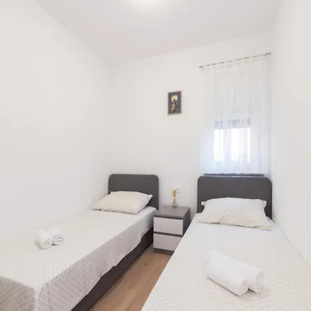בית נופש Mihael House זאדאר