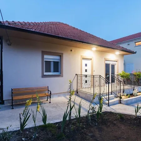 בית נופש Mihael House *