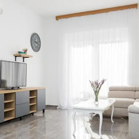 Mihael House בית נופש *