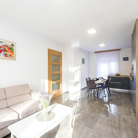 Mihael House בית נופש *