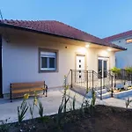 Mihael House 度假居