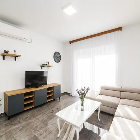 Mihael House Holiday home *
